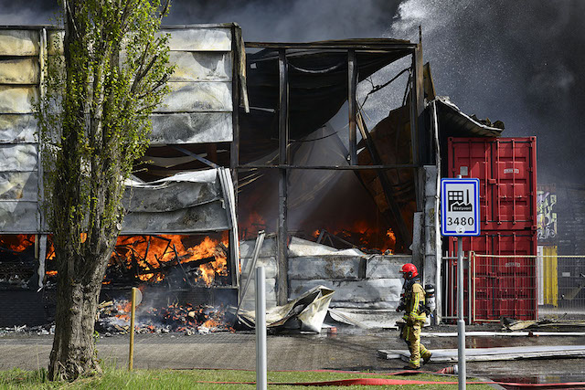 2017/83/20170422-13u28 GB 008 Zeer grote brand Westhavenweg ASD.jpg